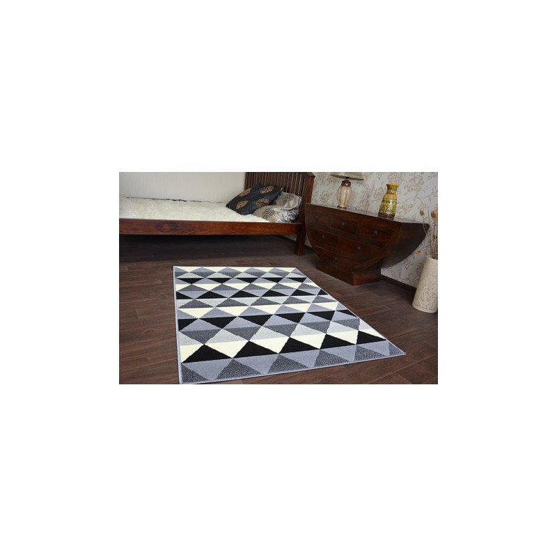 Dywan BCF BASE TRIANGLES 3813 TRÓJKĄTY czarny/szary 160x220cm Dywan BCF BASE TRIANGLES 3813 TRÓJKĄTY czarny/szary 160x220cm