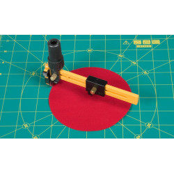 OLFA Cyrkiel z ostrzem krążkowym do wycinania kół średnicy od 4 do 22 cm z tkanin, folii, skóry naturalnej i sztucznej, papieru itp.Model CMP-3 OLFA Cyrkiel z ostrzem krążkowym do wycinania kół średnicy od 4 do 22 cm z tkanin, folii, skóry naturalnej i sztucznej, papieru itp.Model CMP-3