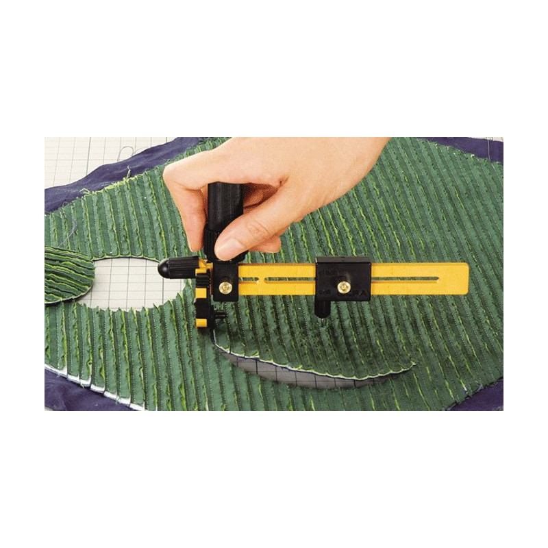 OLFA Cyrkiel z ostrzem krążkowym do wycinania kół średnicy od 4 do 22 cm z tkanin, folii, skóry naturalnej i sztucznej, papieru itp.Model CMP-3 OLFA Cyrkiel z ostrzem krążkowym do wycinania kół średnicy od 4 do 22 cm z tkanin, folii, skóry naturalnej i sztucznej, papieru itp.Model CMP-3